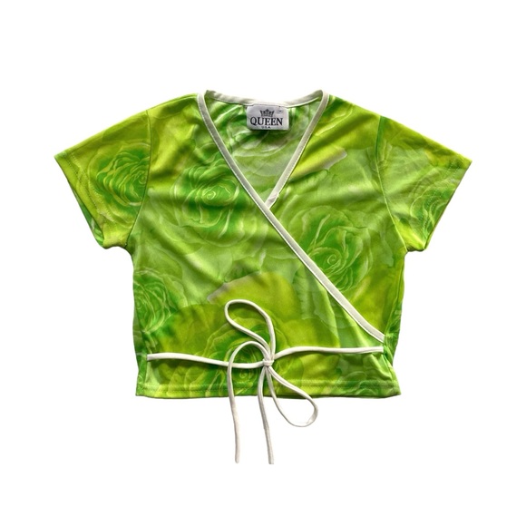 Vintage Tops - Vintage 90s Cropped Rose Print Wrap Tee 👑